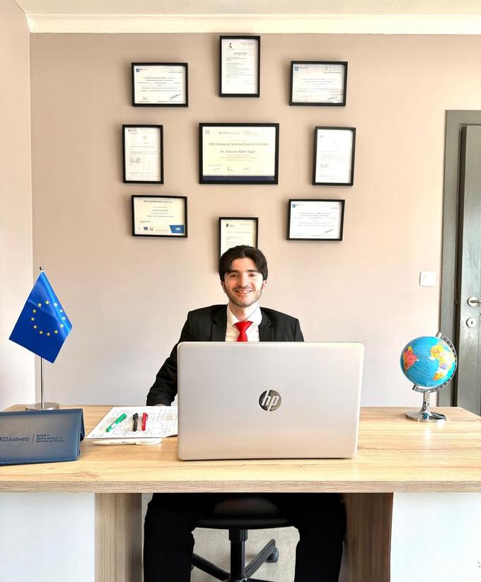 Houssam Aldeen Najjar at his desk in Antwerp